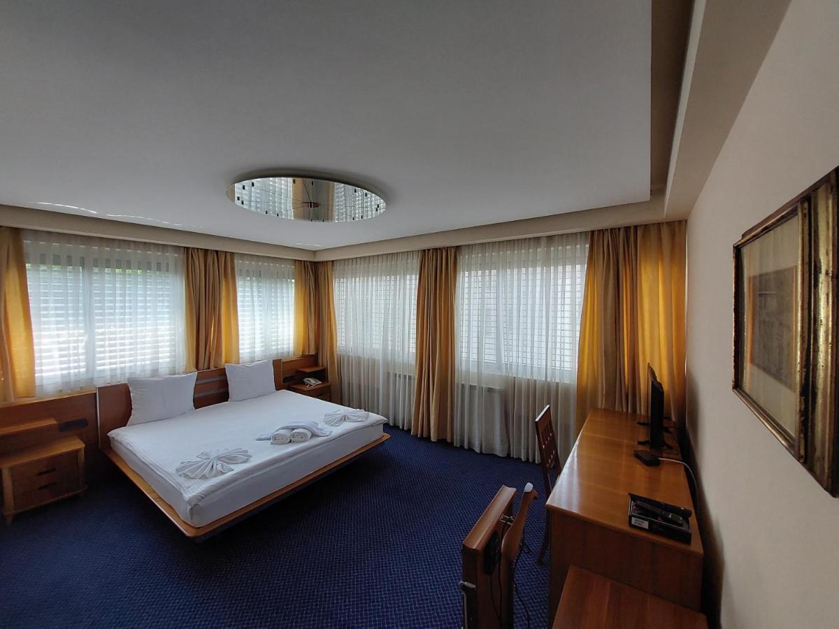 Hotel Brass Sarajevo Buitenkant foto