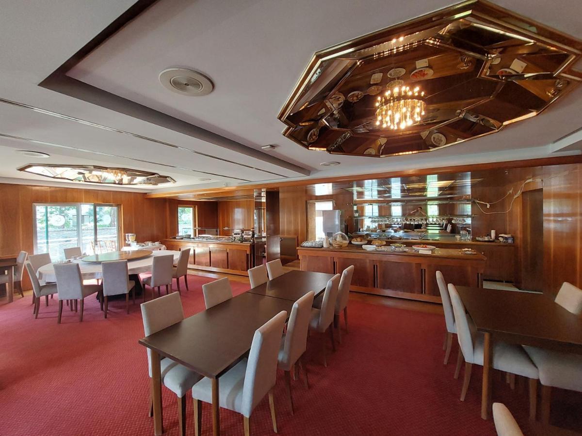 Hotel Brass Sarajevo Buitenkant foto