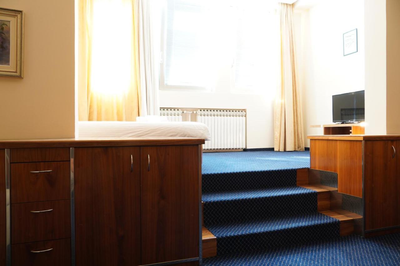 Hotel Brass Sarajevo Buitenkant foto